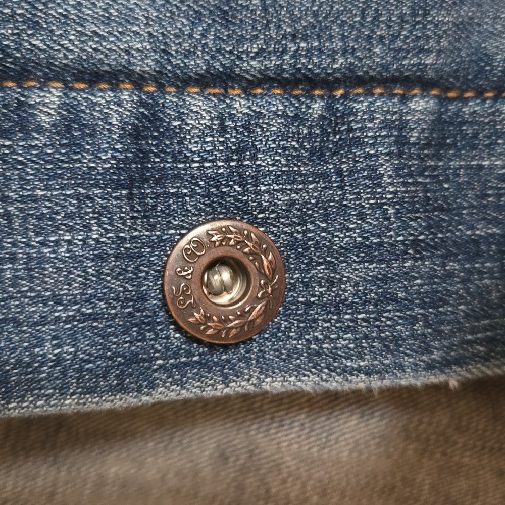 Levi’s Womens Trucker Denim Distressed Jean Jacket - Picture 9 of 11